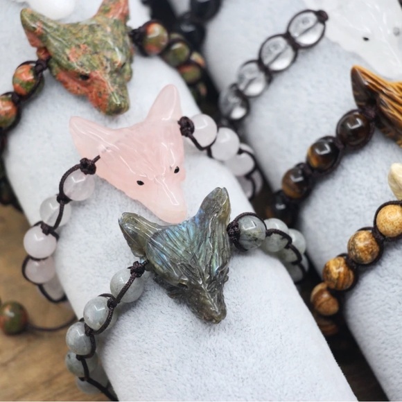 LABRADORITE Hand Carved Wolf Totem Natural Crystal Gemstone Bracelet - Picture 4 of 6